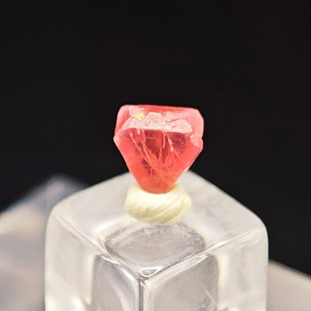 0,8 ct TOP krystal af spinell, klart som glas, i form af 3 hjørner!- 0.16 g #2.1