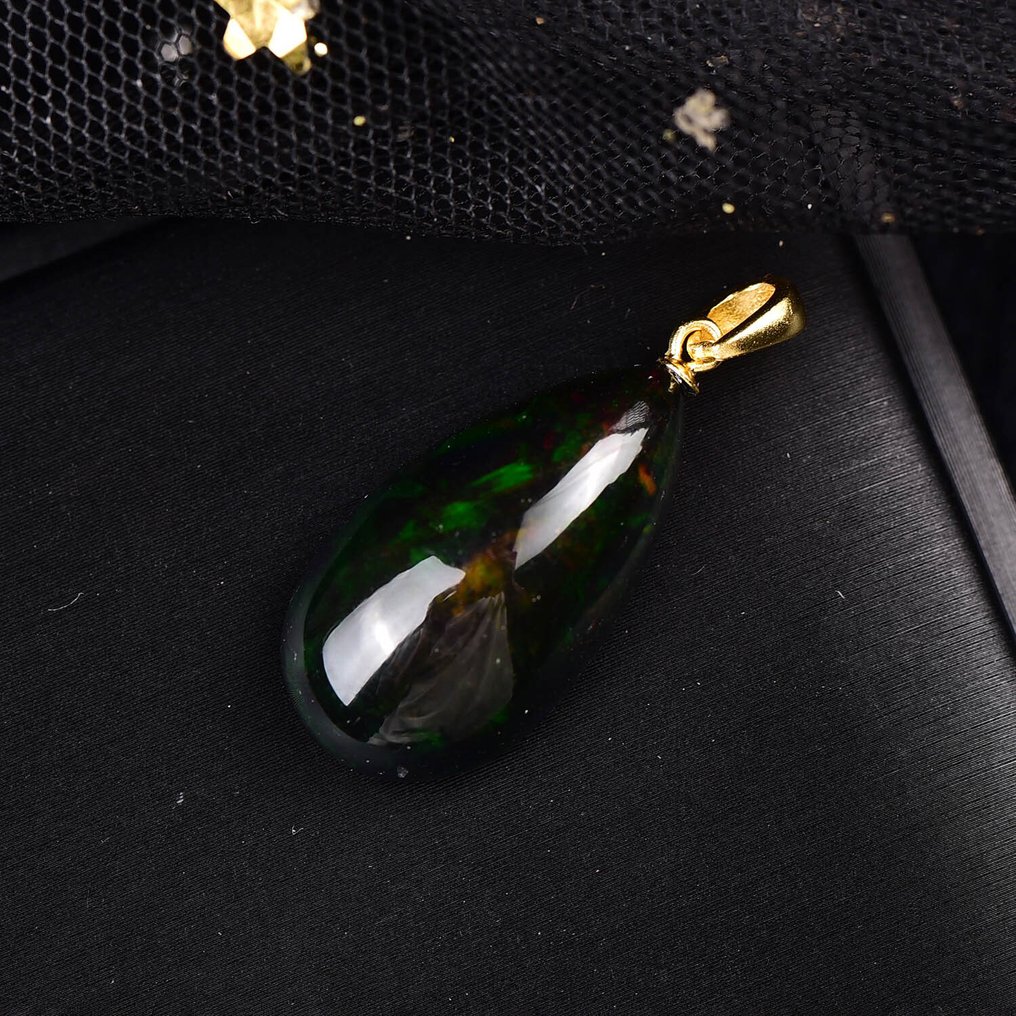 Rendkívül exkluzív természetes opál medál. Egy intenzív árnyalat, amelyet idő és természet formált.- 3.45 g #1.0