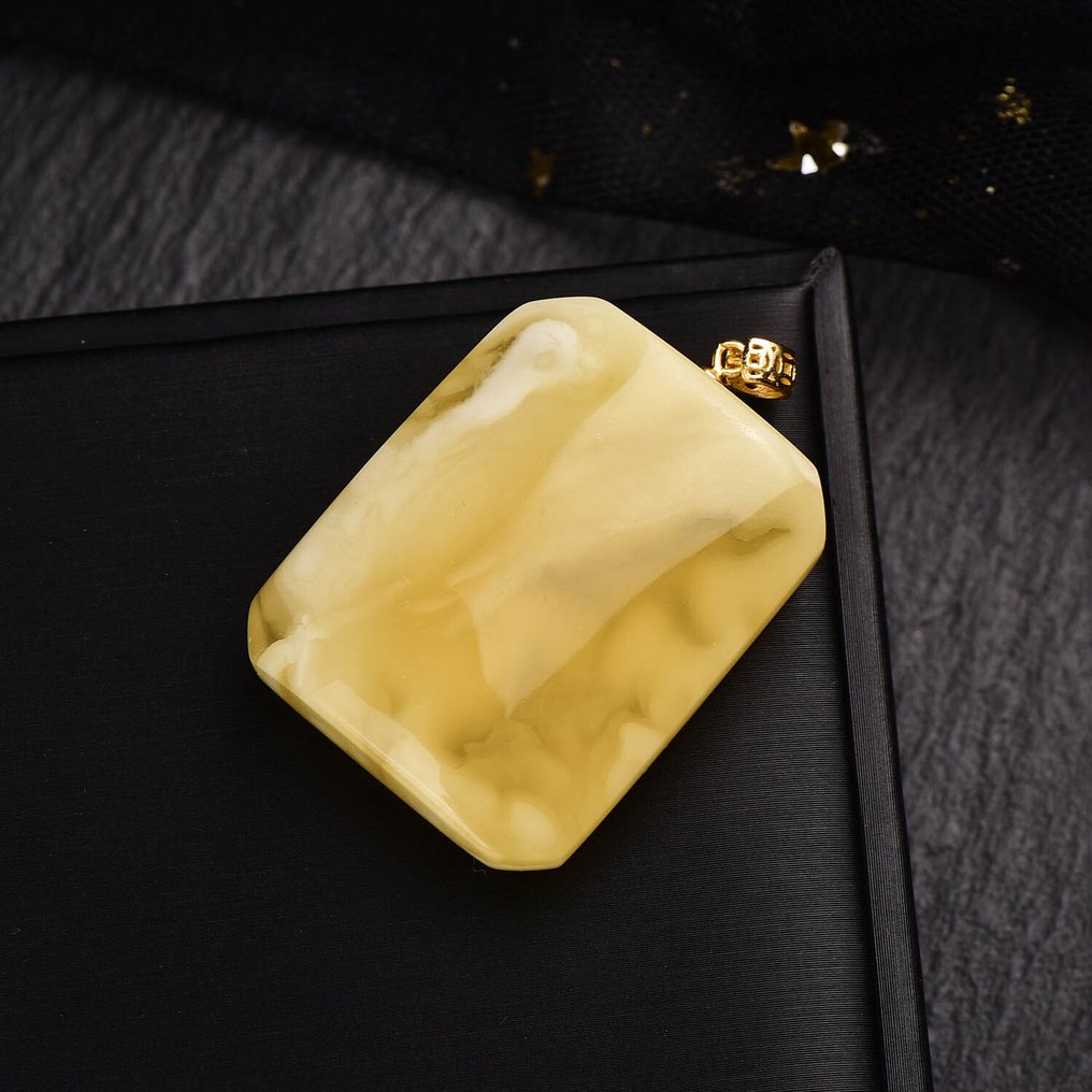 ALGT 认证——巨大且极为独特的天然琥珀吊坠 一种立即吸引目光的浓烈颜色- 9.09 g #4.3