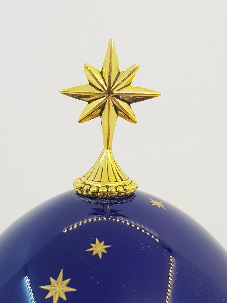 The Franklin Mint - House of Fabergé - Collector Egg - En konge er født - Porselen, Gullbelagt, Resin - 1980–1990 #4.3