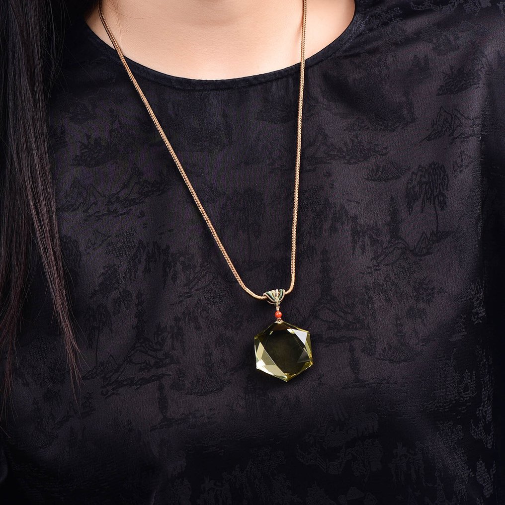 ALGT 认证 - 巨大且精湛的天然黄水晶吊坠 以其异常明亮的清晰度而著称- 29.11 g #1.0