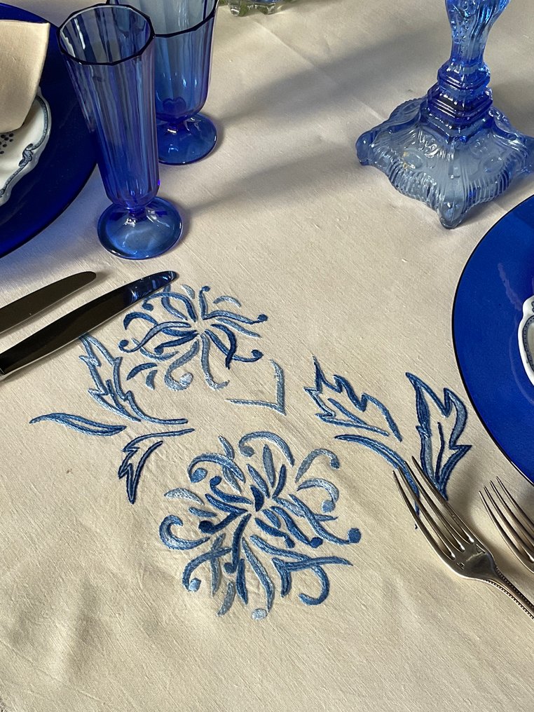 Toalha de mesa bordada à mão do meio do século XX com 9 guardanapos. - Têxtil - 1.35 cm - 0.9 m #3.2