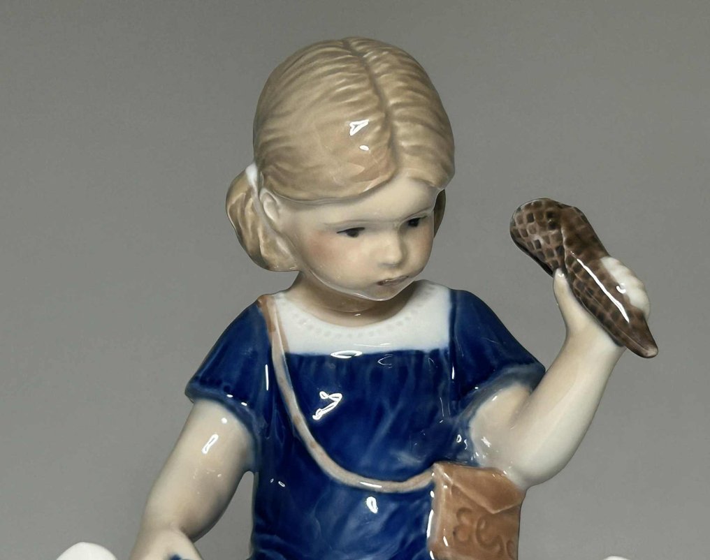 Royal Copenhagen - Figuriini - Else Girl with Ice Cream #673 - Posliini #1.0