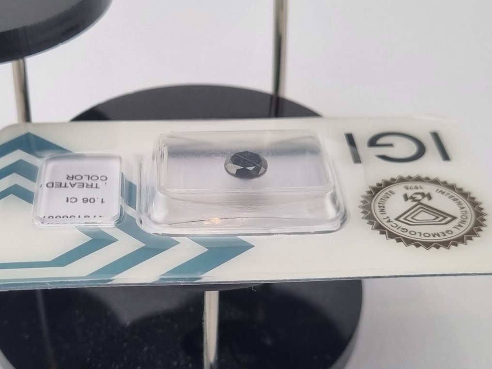 χωρίς τιμή ασφαλείας - 1 pcs Διαμάντι (Επεξεργασμένου χρώματος) - 1.06 ct - Δεν προσδιορίζεται στην εργαστηριακή έκθεση - International Gemological Institute (IGI) #2.1