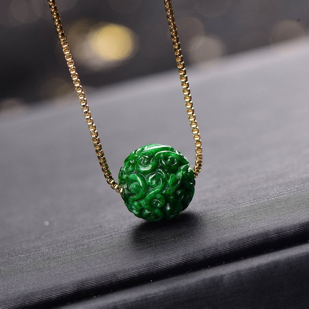 ALGT Certified - Highly Exclusive Natural Jadeite Pendant - An intense color that immediately draws the eye- 1.48 g #1.0