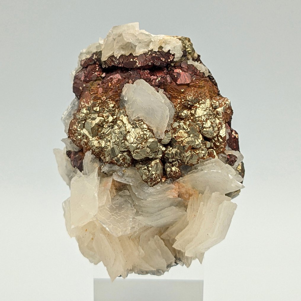 金色黄铁矿和彩虹色伴有方解石花，科索沃 水晶矩晶体 - 高度: 91 mm - 宽度: 70 mm- 468.19 g #3.2