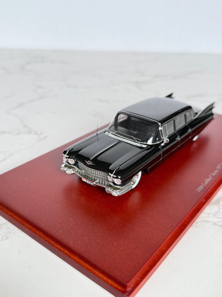 TrueScale Miniatures 1:43 - Modellauto - Rare TSM Model – 1:43 – Cadillac Series 75 Limousine (1959) – Black #3.2