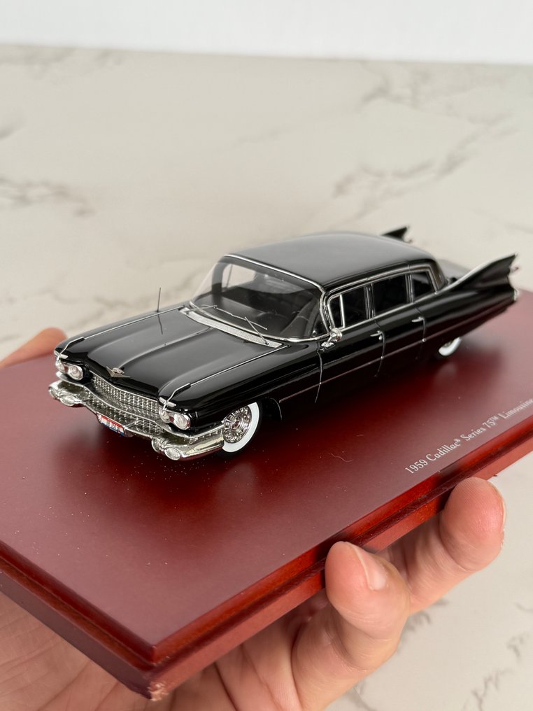 TrueScale Miniatures 1:43 - Modellauto - Rare TSM Model – 1:43 – Cadillac Series 75 Limousine (1959) – Black #4.3