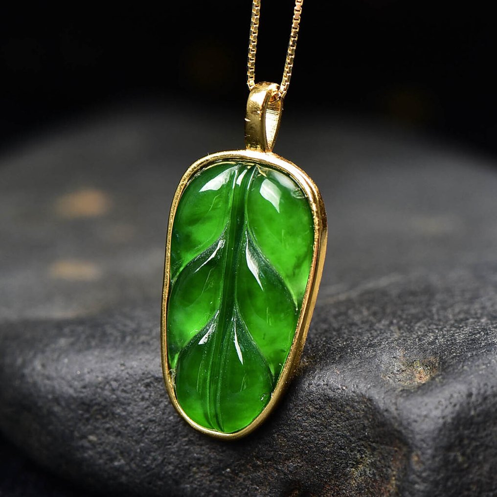 ALGT 认证 - 大型天然翡翠吊坠 一种立即吸引目光的浓烈颜色- 3.83 g #4.3
