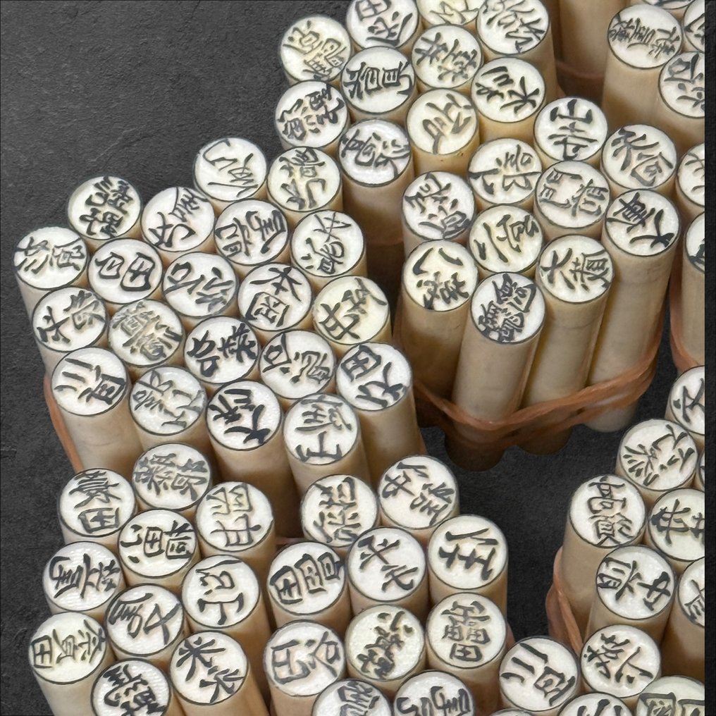 100 Japanese personal name seals (Hanko / Inkan) - Desk set  (100) - 100 Japanese personal name seals (Hanko / Inkan) - Plastic #2.1