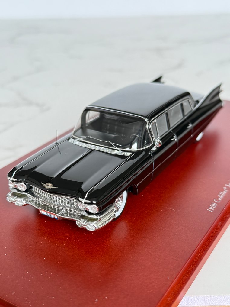 TrueScale Miniatures 1:43 - Modellauto - Rare TSM Model – 1:43 – Cadillac Series 75 Limousine (1959) – Black #1.0