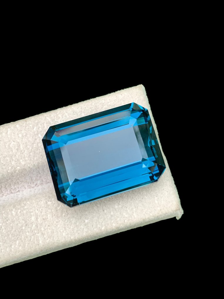 沒有保留價 - 1 pcs  藍色 黃玉  - 65.43 ct - 國際有色寶石協會 (ICA GemLab) #2.1