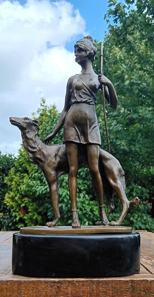 naar b. lach - Skulptur, hunting diana met windhond - 45 cm - bronse marmor #4.3