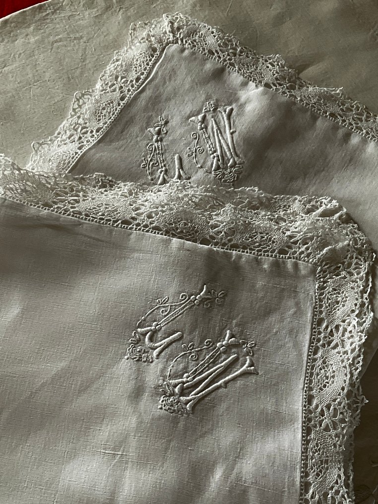 2 Early XXth Century linen pillow cases with L.W. initials - Napkin  - 45 cm - 50 cm #1.0