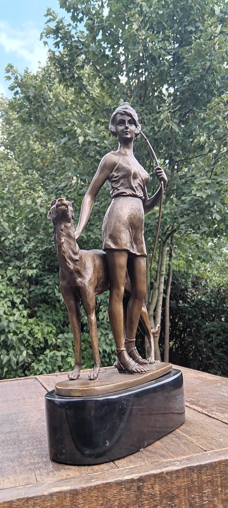 naar b. lach - Skulptur, hunting diana met windhond - 45 cm - bronse marmor #3.2