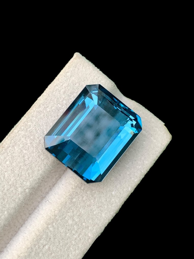 χωρίς τιμή ασφαλείας - 1 pcs Μπλε Τοπάζιο - 40.22 ct - Διεθνής Ένωση Έγχρωμων Πολύτιμων Λίθων (ICA GemLab) #1.0