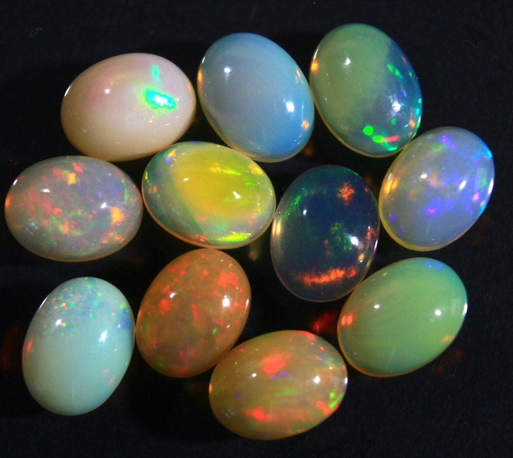 Ct. 9.80 天然埃塞俄比亚欧泊 弧面形 - 高度: 8 mm - 闊度: 6 mm- 1.96 g #1.0