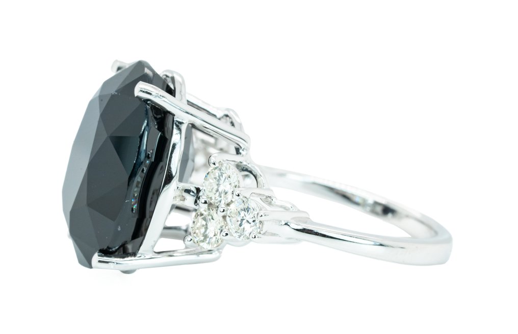 Sans prix de réserve - Bague - 14 carats Or blanc, Deep Blue (Sans Chaleur) -  17.34ct. tw. Saphir - Diamant - 0,70 ct - VS #4.3