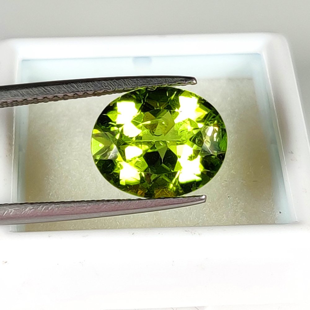 Yellow, Green Peridot - 4.41 ct - International Colored Gemstone Association (ICA GemLab) - Olivine Peridot #2.1