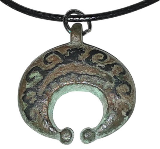 Εποχή των Βίκινγκς Χάλκινο, όμορφο και κομψό κρεμαστό με φυλαχτό Vikingo Lunula (σεληνιακό) - 29 mm - από τον 9ο έως Talisman  (χωρίς τιμή ασφαλείας) #1.0