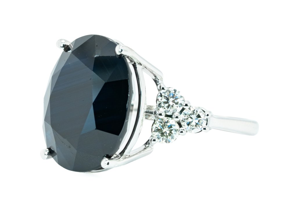 Sans prix de réserve - Bague - 14 carats Or blanc, Deep Blue (Sans Chaleur) -  17.34ct. tw. Saphir - Diamant - 0,70 ct - VS #1.0