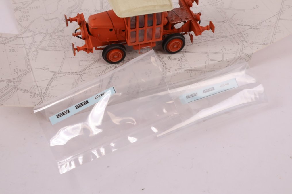 Artitec H0 - 387.513 - Modelltog-biler (2) - 2x Locotracteur Latil #3.2