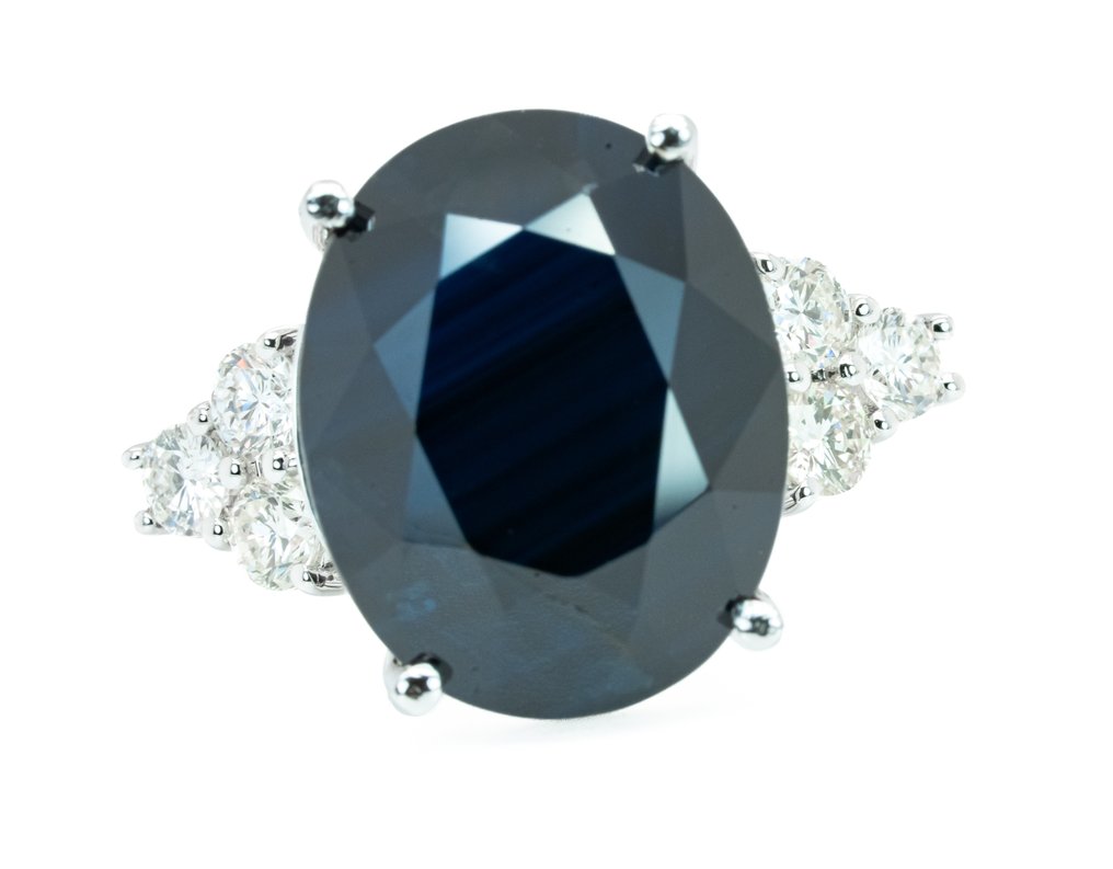 Sans prix de réserve - Bague - 14 carats Or blanc, Deep Blue (Sans Chaleur) -  17.34ct. tw. Saphir - Diamant - 0,70 ct - VS #1.0