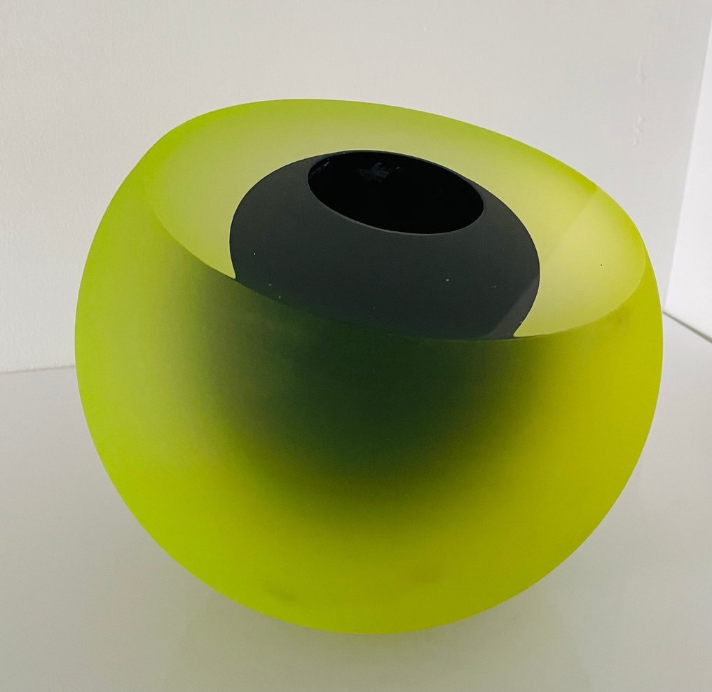 George Broft Unique 8,8 kilo! - Escultura, “ KIWI” - 19 cm - Vidro #1.0