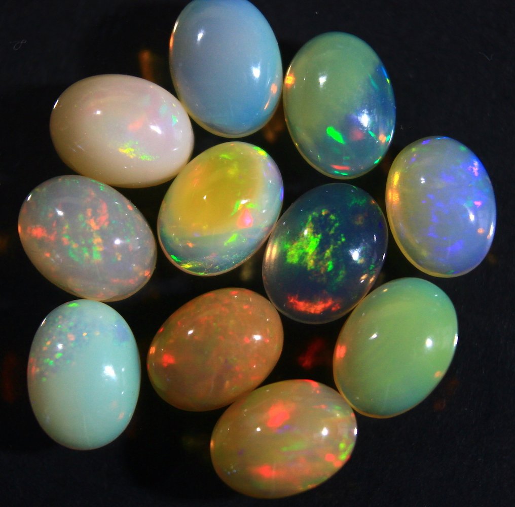 Ct. 9.80 天然埃塞俄比亚欧泊 弧面形 - 高度: 8 mm - 闊度: 6 mm- 1.96 g #1.0