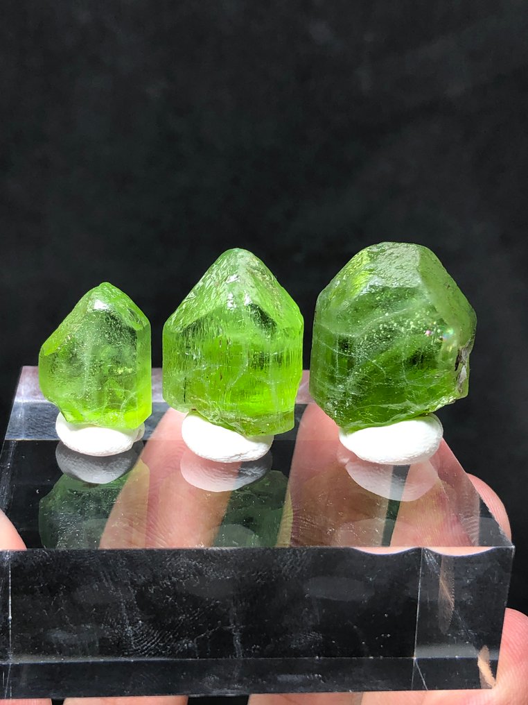 天然终止苹果绿橄榄石 水晶 - 高度: 26 mm - 闊度: 21 mm- 33.8 g - (1) #3.2