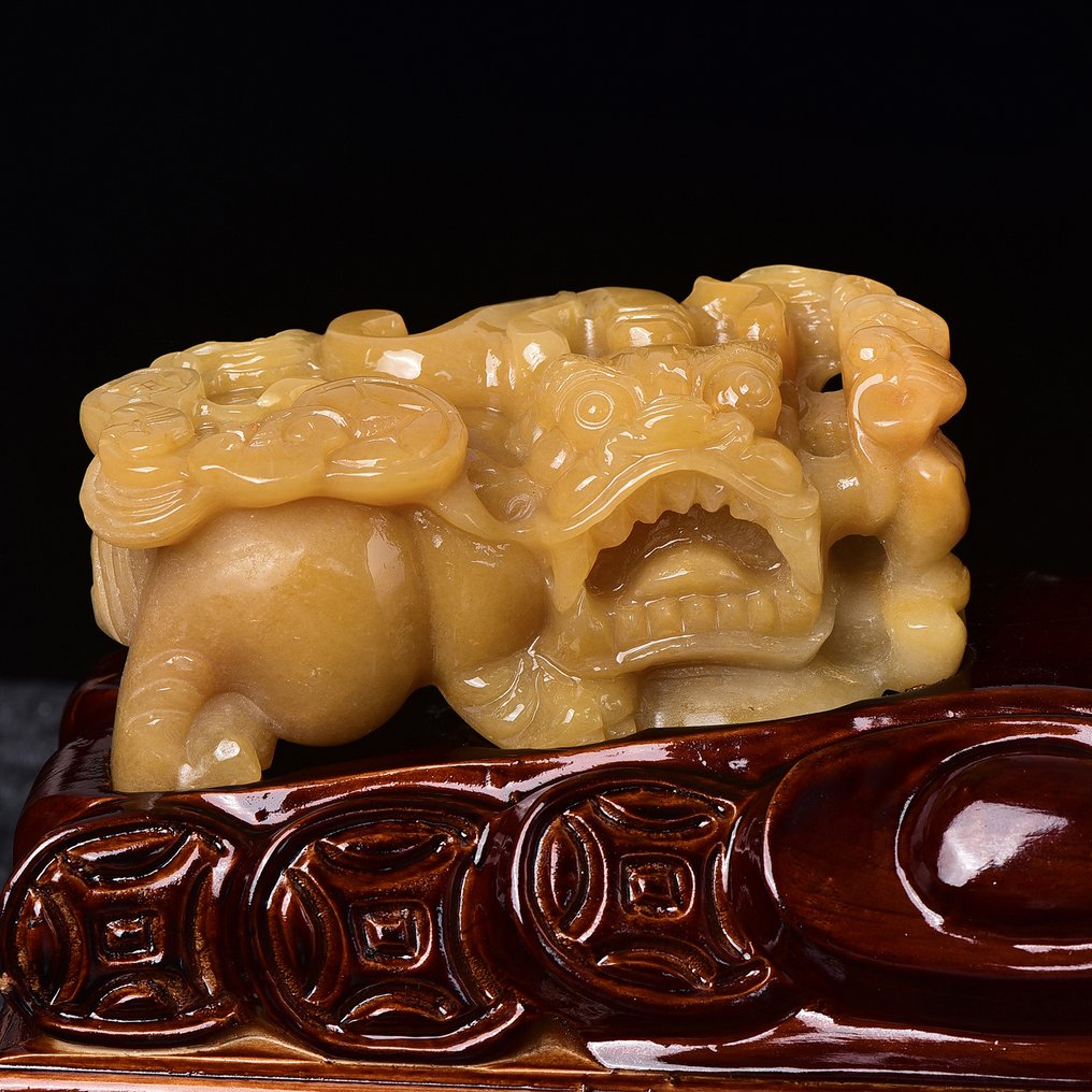 ALGT 认证 - 巨大且精湛的天然石英岩玉雕像 一种具有独特鲜明色彩的发现- 1290.74 g - (2) #1.0