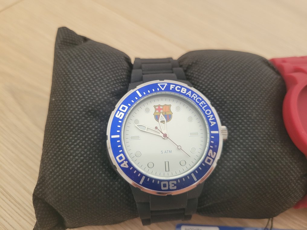 巴塞罗那足球俱乐部 - 光彩照人的时钟。官方产品。  #1.0