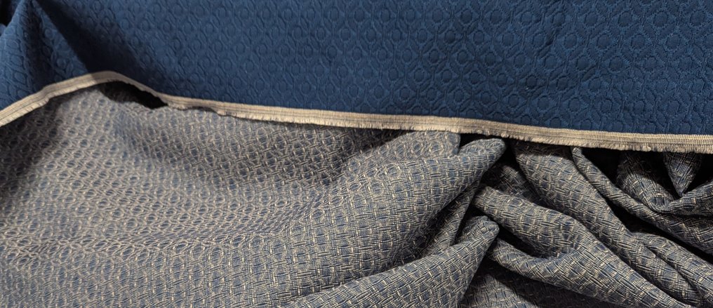 Blu profondo, eleganza senza tempo – Yamadori Top by Luxury Living Group - Polstringsstoff  - 380 cm - 260 cm #2.1