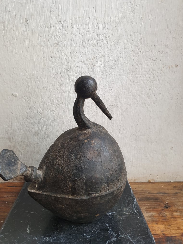 Δοχείο φτιαγμένο από σίδερο και σε σχήμα πουλιού. Είναι μια λάμπα κοσμηματοπωλείου από την περιοχή - Σίδηρος (Σφυρήλατος) - Ινδία - 19ος αιώνας #2.1