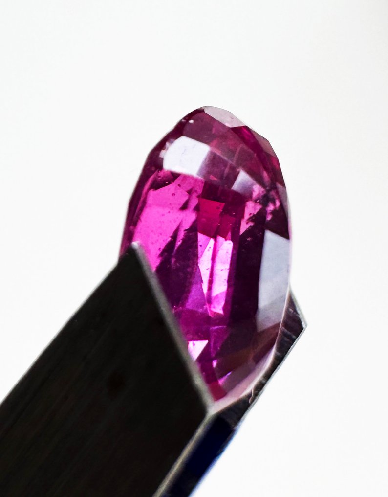 1 pcs Purple Sapphire - 1.58 ct - Netherlands Gem Laboratory (NEL) - Unheated purple sapphire #3.2
