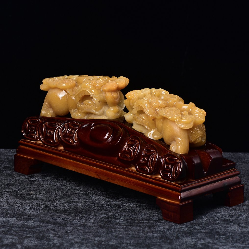 ALGT 认证 - 巨大且精湛的天然石英岩玉雕像 一种具有独特鲜明色彩的发现- 1290.74 g - (2) #4.3