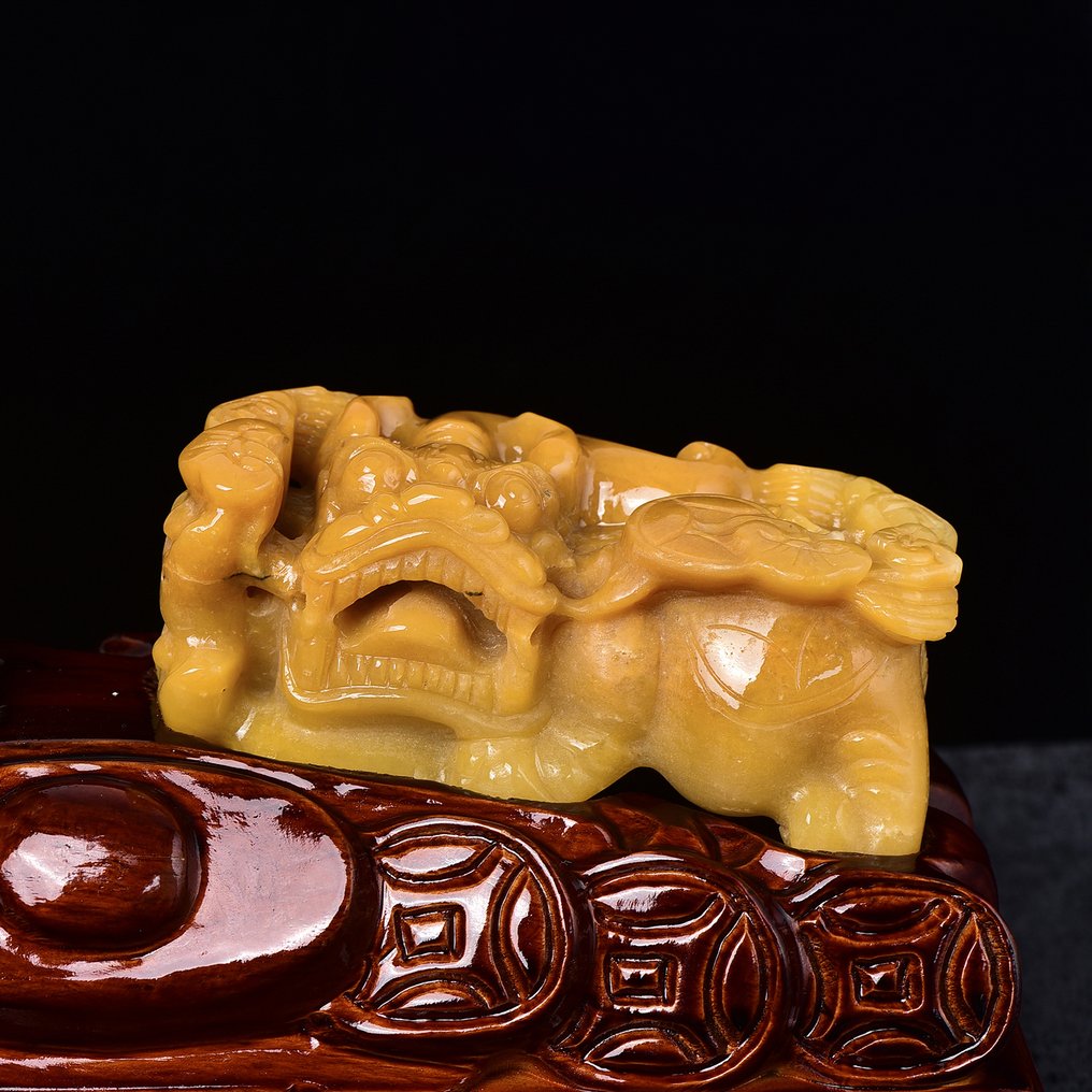 ALGT 认证 - 巨大且精湛的天然石英岩玉雕像 以其鲜艳的色彩而闻名- 1593.98 g - (2) #4.3