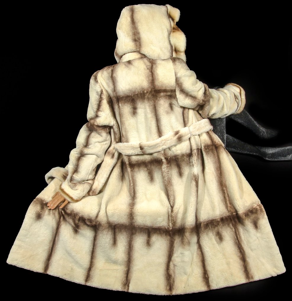 Artisan Furrier - Fur coat #1.0