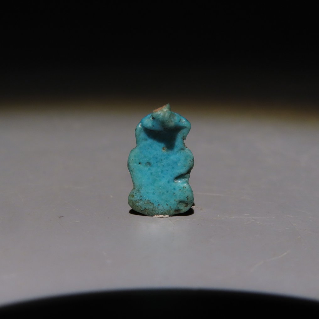 古埃及 Faience 哈索尔护符。新王国,阿马尔纳时期,公元前1353年至1336年。高1.4厘米。 (沒有保留價) #4.3