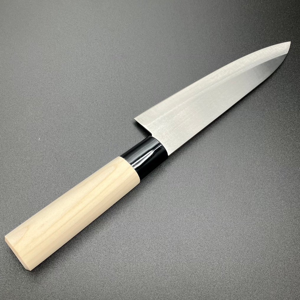 関鍔蔵(Seki Tsubazo)  Handcrafted by master artisans - Kitchen knife -  牛刀包丁(Gyuto Knife) - stainless steel, Wood - Japan #4.3