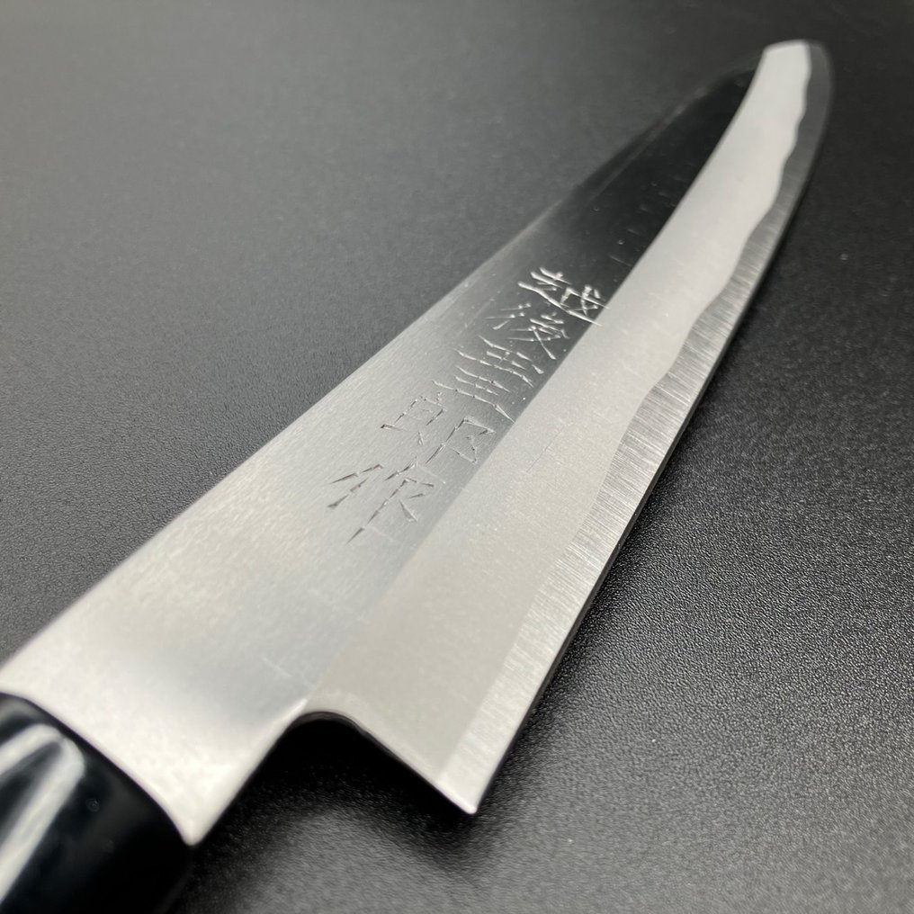 越後玉三郎(Echigo Tamasaburo) Handcrafted by master artisans - Μαχαίρι κουζίνας - 柳刃包丁 (Yanagiba knife) - ΔΩΡΕΑΝ ΜΕΤΑΦΟΡΙΚΑ - ανοξείδωτο ατσάλι, Ξύλο - Ιαπωνία #3.2