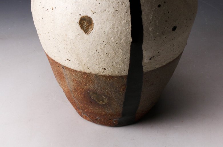 Vase - Pottery, Very fine vase with black stripe, signed - Koie Ryoji (1938-2020) - Japan #3.2