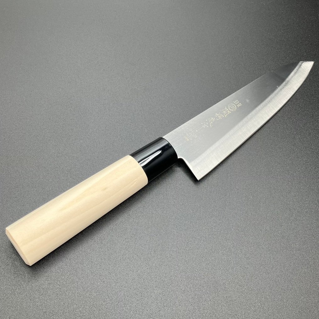 関鍔蔵(Seki Tsubazo)  Handcrafted by master artisans - Kitchen knife -  牛刀包丁(Gyuto Knife) - stainless steel, Wood - Japan #1.0