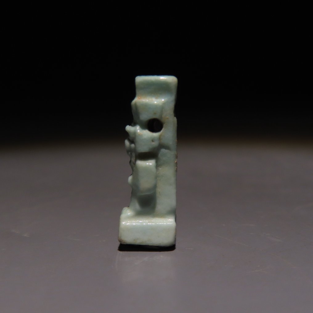 Αρχαία Αιγυπτιακή Faience Φυλαχτό. Τελευταία Περίοδος, 664 - 332 π.Χ. ύψος 2,1 εκ. #4.3