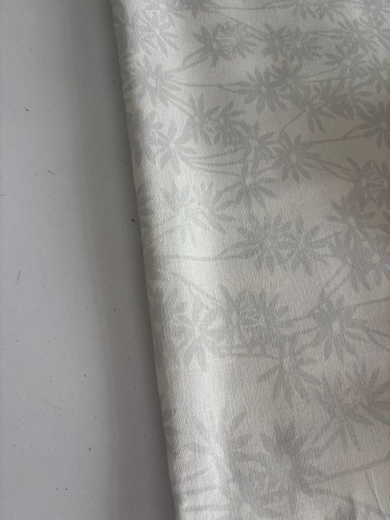 Κόψιμο υφάσματος για διακόσμηση, σχέδιο stylized λουλούδι, χρώμα ανοιχτό γκρι. - Ύφασμα ταπετσαρίας  - 400 cm - 300 cm - Βισκόζα και βαμβάκι. #1.0