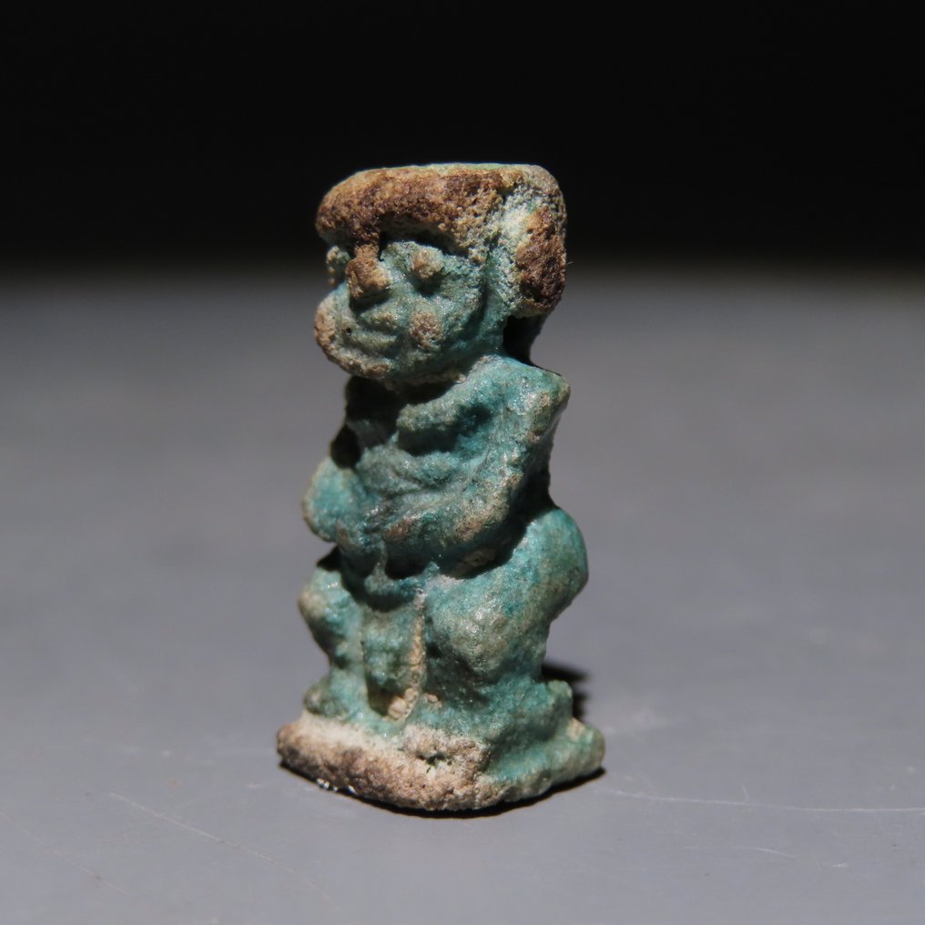 古埃及 Faience 贝斯护身符。晚期,公元前664-332年。高2.3厘米。 #2.1