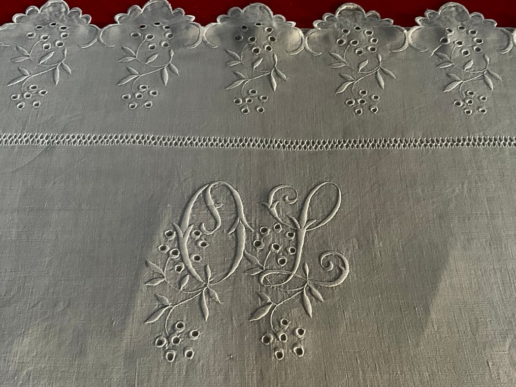 Early XXth Century linen bed linen with 2 pillow cases and initials O.L. and scalloped borders. - Textile - 4 m - 2 m #1.0