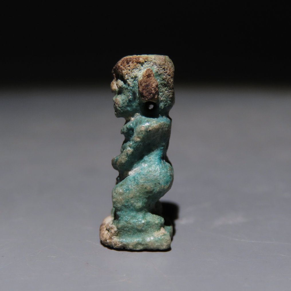 古埃及 Faience 贝斯护身符。晚期,公元前664-332年。高2.3厘米。 #4.3