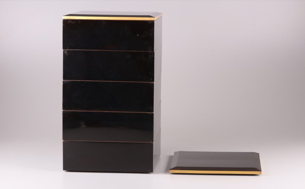 Creative Kanji maki-e Jubako重箱 - Κουτί - Επεξεργασμένο αντίκα Jubako σχεδιασμένο με χρυσό maki-e, γεράκια και πεύκα από εξαιρετική εργασία. - Ξύλο, Χρυσός - γερανός/πεύκο/κουτί #1.0