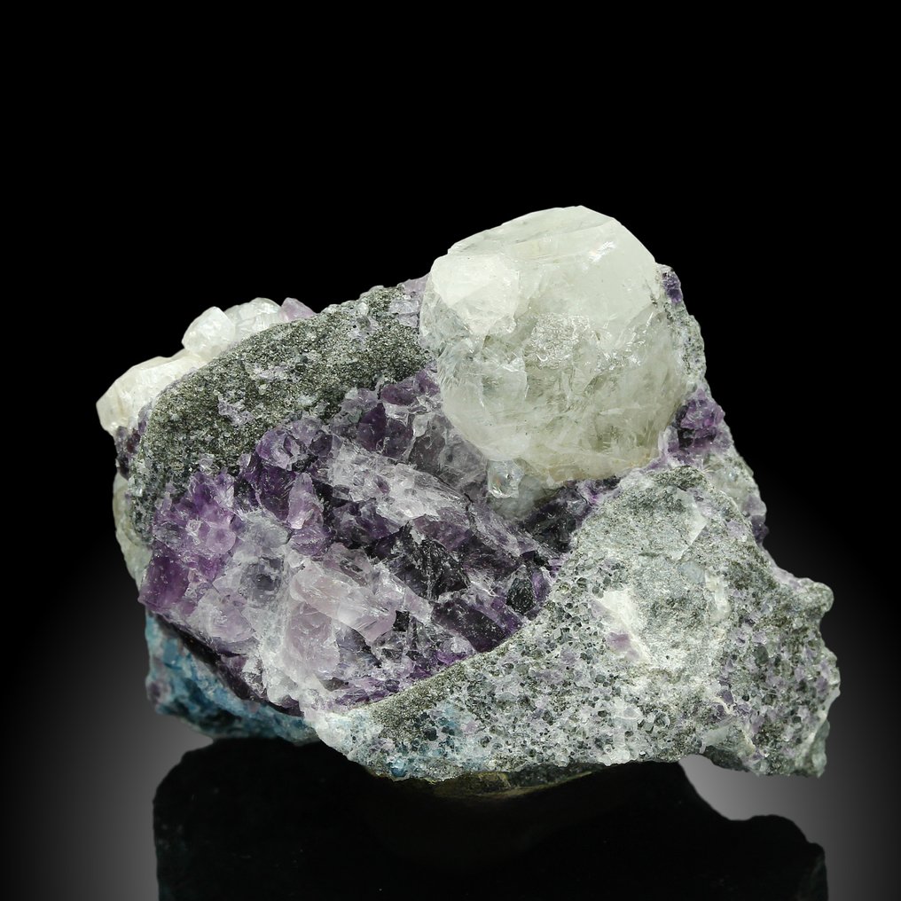 Extremely Rare Specimen PHENAKITE with Fluorite and Aquamarine | World’s Rarest Spiritual Gem Crystal - Height: 5 cm - Width: 3.5 cm- 45.3 g #2.1